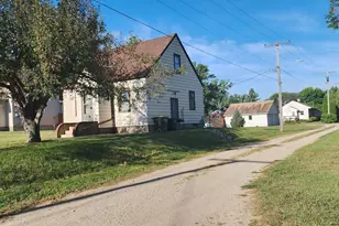 400 Shortline Ave, Sunburg, MN 56289 - Photo 1