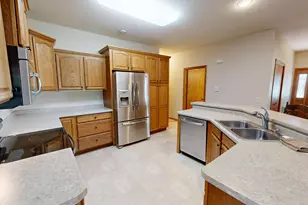 2858 9th Ave SE, Willmar, MN 56201 - Photo 6