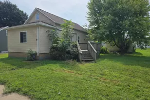 214 E 8th St, Fairmont, MN 56031 - Photo 1