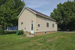 214 E 8th St, Fairmont, MN 56031 - Photo 2