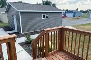 404 NE 1st St, Staples, MN 56479 - Photo 2