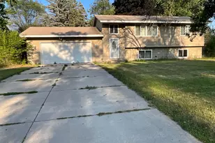 7308 Fremont Ave N, Brooklyn Park, MN 55444 - Photo 4
