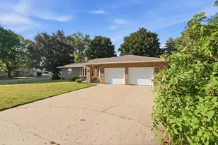 243 E Dahlstrom Ave, Appleton, MN 56208 - Photo 2