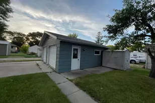 906 15th St S, Benson, MN 56215 - Photo 8