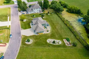 864 Goves Way, Madelia, MN 56062 - Photo 6