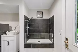 18065 Berry Ln, Wayzata, MN 55391 - Photo 38