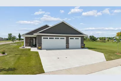 1352 Bradford Street SE, Hutchinson, MN 55350 - Photo 2