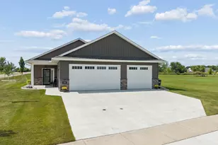 1352 Bradford St SE, Hutchinson, MN 55350 - Photo 2