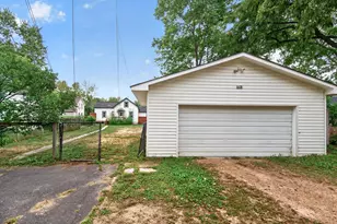 115 S Cedar St, Chaska, MN 55318 - Photo 28