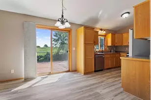 805 Pond View Ct, Braham, MN 55006 - Photo 4
