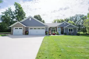 1853 Aspen Dr, Detroit Lakes, MN 56501 - Photo 1