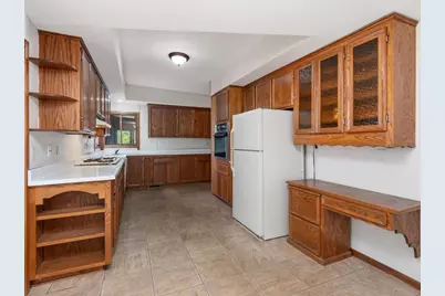 16740 S Shore Lane, Eden Prairie, MN 55346 - Photo 8