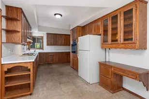 16740 S Shore Ln, Eden Prairie, MN 55346 - Photo 8