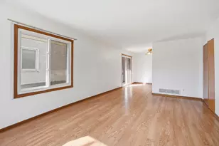 1561 Clarence St, Saint Paul, MN 55106 - Photo 2