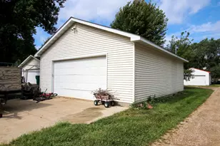 240 Merrian St, Glencoe, MN 55336 - Photo 2