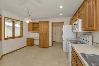 2224 Pinewood Drive, Shakopee, MN 55379 - Photo 10