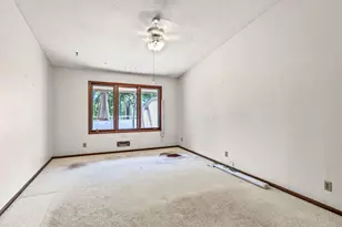 10275 Scarborough Rd, Bloomington, MN 55437 - Photo 16