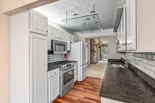 10275 Scarborough Rd, Bloomington, MN 55437 - Photo 10