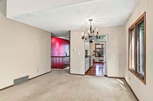 10275 Scarborough Rd, Bloomington, MN 55437 - Photo 8