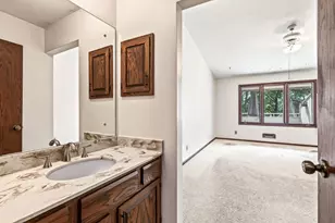 10275 Scarborough Rd, Bloomington, MN 55437 - Photo 18
