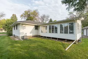 125 N Manitou Dr, Mankato, MN 56001 - Photo 36