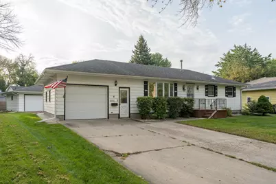 125 N Manitou Drive, Mankato, MN 56001 - Photo 2