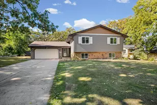 2625 Sean's Way, North Saint Paul, MN 55109 - Photo 2