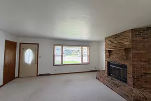 1018 N Elm St, Luverne, MN 56156 - Photo 6