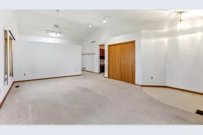 423 Tischler Avenue SE, Faribault, MN 55021 - Photo 2