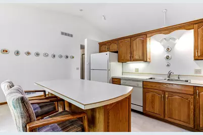 423 Tischler Avenue SE, Faribault, MN 55021 - Photo 6