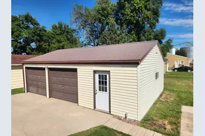 821 3rd Street SE, Pipestone, MN 56164 - Photo 8