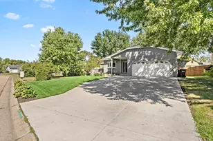2679 Guthrie Ave N, Oakdale, MN 55128 - Photo 4