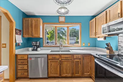 2679 Guthrie Avenue N, Oakdale, MN 55128 - Photo 14