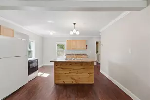 225 Cedar St NE, New London, MN 56273 - Photo 2