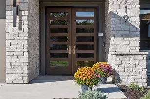 719 Ensconced Wy, Chaska, MN 55318 - Photo 2