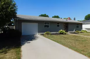 1017 17th St N, Moorhead, MN 56560 - Photo 4