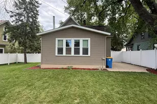422 Chestnut Ave, Owatonna, MN 55060 - Photo 2