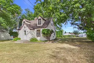 106 E 3rd St, Starbuck, MN 56381 - Photo 2