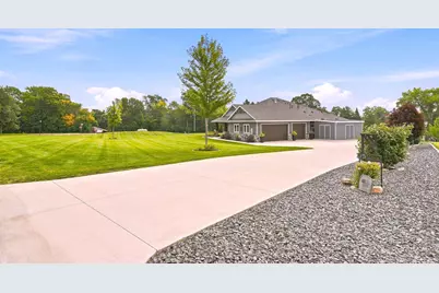 19135 Lake Volney Circle, Le Center, MN 56057 - Photo 38