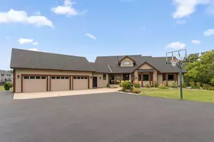2400 Jennifer Ln, Shakopee, MN 55379 - Photo 2