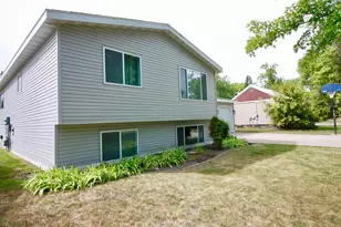 525 12th St N, Breckenridge, MN 56520 - Photo 2