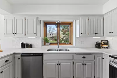 5619 Dunlap Avenue N, Shoreview, MN 55126 - Photo 6