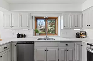 5619 Dunlap Ave N, Shoreview, MN 55126 - Photo 6