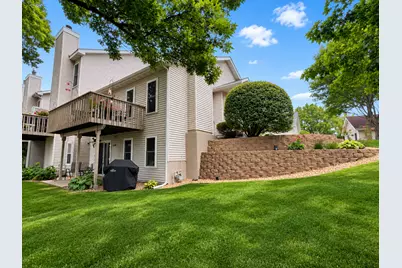 10295 Arrowwood Drive, Eden Prairie, MN 55347 - Photo 6