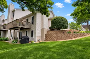 10295 Arrowwood Dr, Eden Prairie, MN 55347 - Photo 6