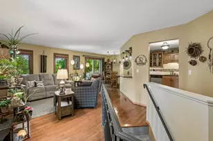 10295 Arrowwood Dr, Eden Prairie, MN 55347 - Photo 8