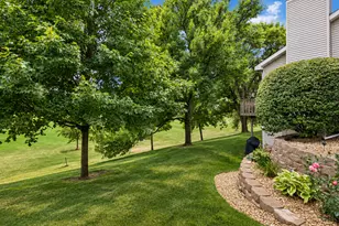 10295 Arrowwood Dr, Eden Prairie, MN 55347 - Photo 36