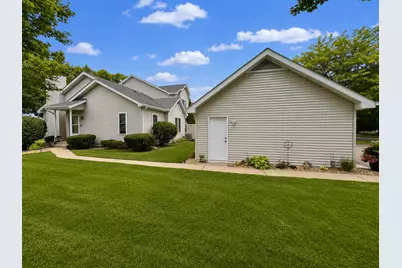 10295 Arrowwood Drive, Eden Prairie, MN 55347 - Photo 4