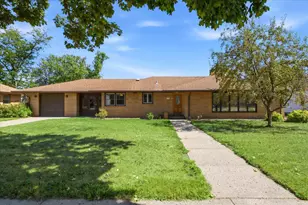 119 S Walnut St, Belle Plaine, MN 56011 - Photo 1