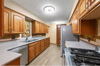 2721 June Avenue N, Golden Valley, MN 55422 - Photo 8